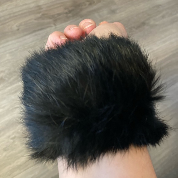 2️⃣Rabbit wrist cuffs - Picture 3 of 3